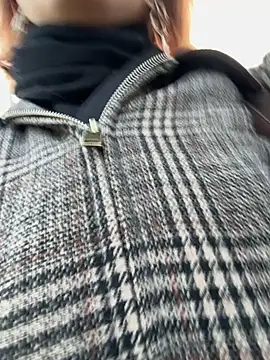 Snapshot of Only_April chatting on December 2, 2025, 11:23 am Only April online show from December 2, 2025, 11:23 am