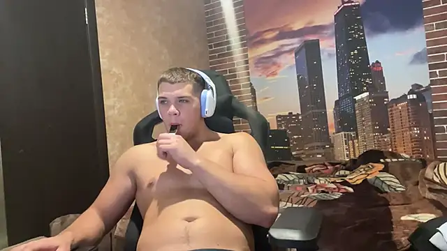 MusclePhantom online show from October 19, 2025, 8:00 pm