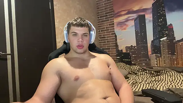 MusclePhantom online show from December 5, 2025, 9:12 pm