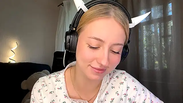 Snapshot of Jetta_Corsacami chatting on October 25, 2025, 12:17 pm Jetta Corsacami online show from October 25, 2025, 12:17 pm