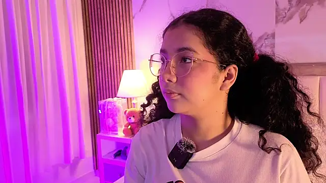 Snapshot of LunaRosse_ chatting on November 11, 2025, 11:49 am LunaRosse online show from November 11, 2025, 11:49 am