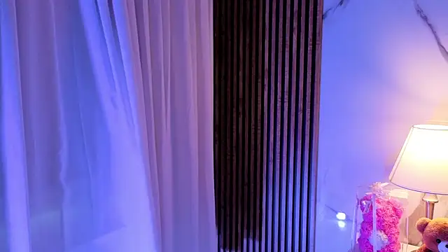 Snapshot of LunaRosse_ chatting on November 25, 2025, 11:54 am LunaRosse online show from November 25, 2025, 11:54 am