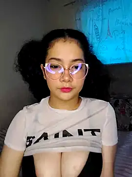 Snapshot of LunaRosse_ chatting on October 22, 2025, 11:31 am LunaRosse online show from October 22, 2025, 11:31 am