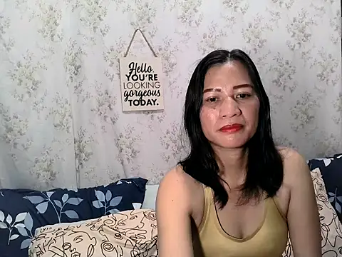Snapshot of AgnesCutie chatting on June 6, 2026, 1:33 am AgnesCutie online show from June 6, 2026, 1:33 am