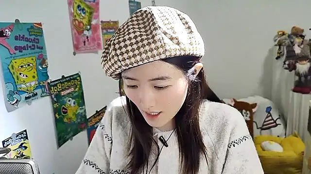 Moonlight-23 online show from October 31, 2025, 2:24 pm