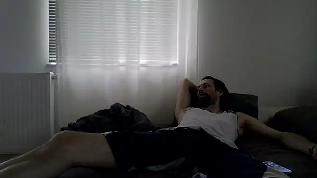 XLBarehengst online show from October 7, 2025, 1:34 pm