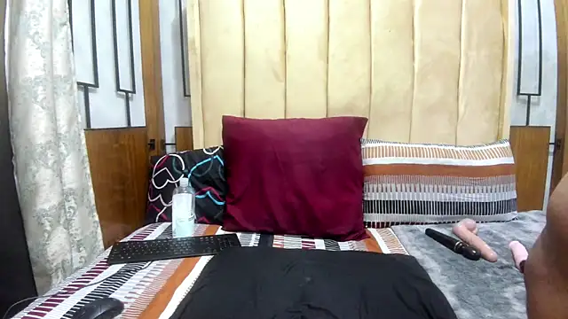 MrsMxx25 online show from September 8, 2025, 7:46 pm