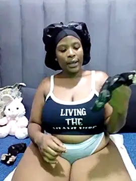 MrsMxx25 online show from October 31, 2025, 8:05 pm