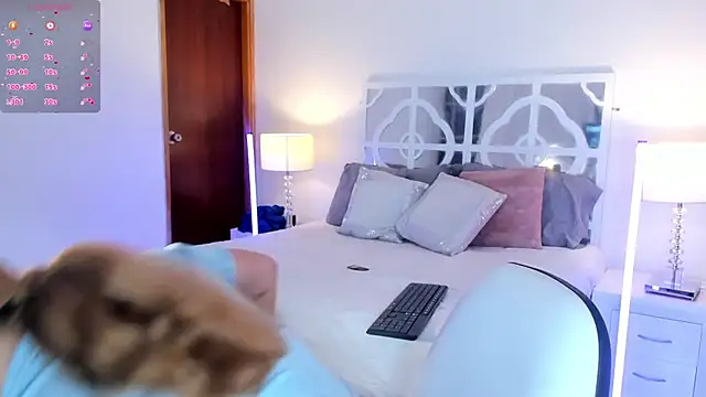 Snapshot of MikaelaStone chatting on December 14, 2025, 11:38 am MikaelaStone online show from December 14, 2025, 11:38 am