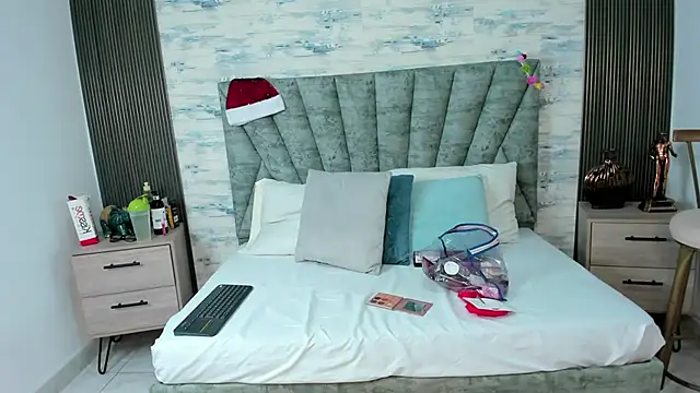 ShanelEvans online show from December 4, 2025, 6:29 pm