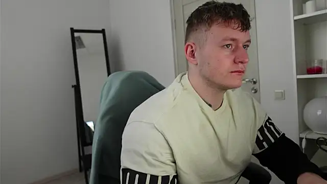 Snapshot of Richard_Dullas chatting on October 19, 2025, 5:32 am Richard Dullas online show from October 19, 2025, 5:32 am