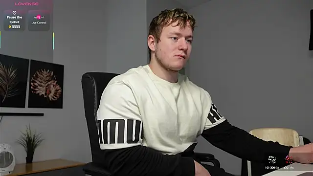 Snapshot of Richard_Dullas chatting on September 30, 2025, 12:22 pm Richard Dullas online show from September 30, 2025, 12:22 pm