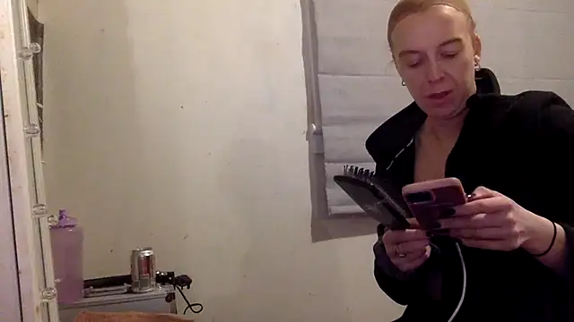 Bellababexox online show from April 21, 2026, 1:42 am