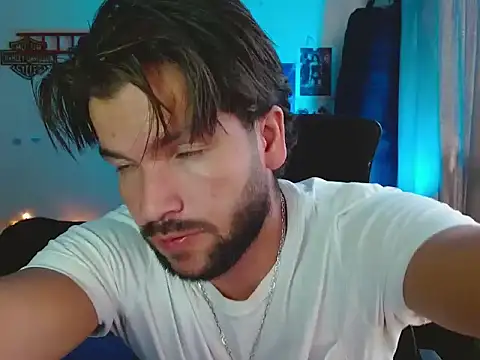 cortelioni massimo  online show from October 24, 2025, 7:35 pm