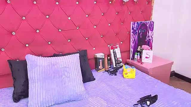 Nanis James online show from September 16, 2025, 3:29 am