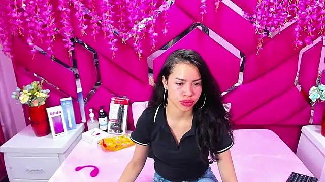 Nanis James online show from December 14, 2025, 4:08 am