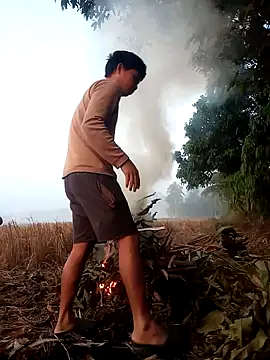 Snapshot of Johlrd chatting on December 4, 2025, 12:42 am Johlrd online show from December 4, 2025, 12:42 am