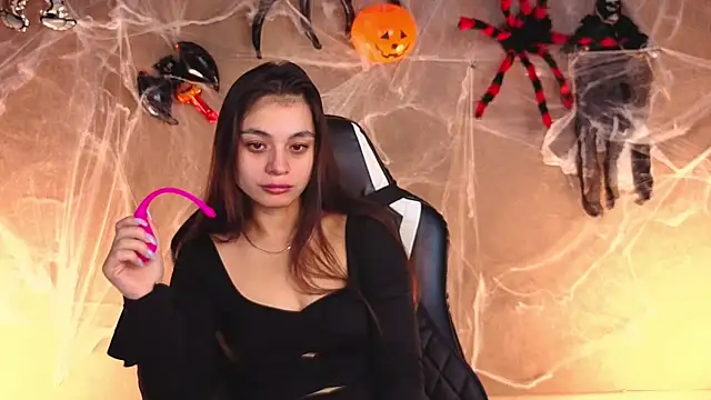 Leila Hefner online show from October 29, 2025, 2:21 am