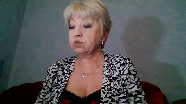 Snapshot of DianaQDream chatting on June 6, 2026, 2:28 am DianaQDream online show from June 6, 2026, 2:28 am