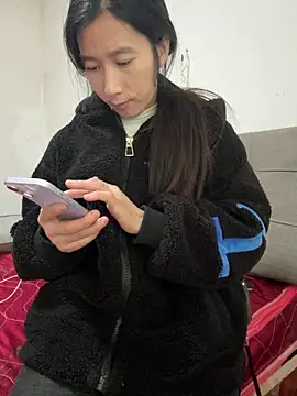 crhong666 online show from November 29, 2025, 12:44 am