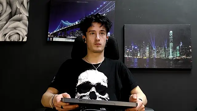 Snapshot of SirReed chatting on February 7, 2026, 10:01 am SirReed online show from February 7, 2026, 10:01 am