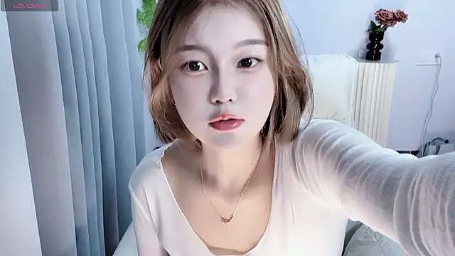 Snapshot of Lee-99 chatting on September 11, 2025, 7:47 pm Lee-99 online show from September 11, 2025, 7:47 pm