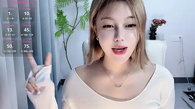 Snapshot of Lee-99 chatting on October 6, 2025, 12:17 pm Lee-99 online show from October 6, 2025, 12:17 pm