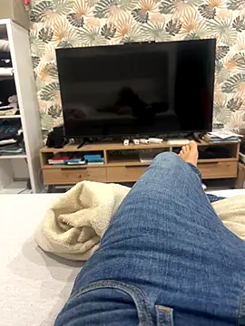 Snapshot of LesAmantsAE2 chatting on September 18, 2025, 7:44 am LesAmantsAE2 online show from September 18, 2025, 7:44 am