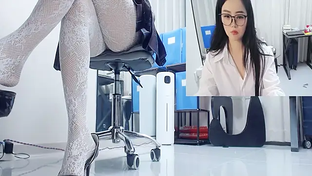 Eileen-L online show from February 5, 2026, 3:24 am