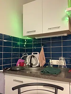 Snapshot of Rainbow_W chatting on October 27, 2025, 7:37 pm Rainbow W online show from October 27, 2025, 7:37 pm