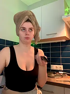 Snapshot of Rainbow_W chatting on October 1, 2025, 11:36 am Rainbow W online show from October 1, 2025, 11:36 am