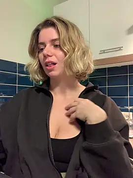 Snapshot of Rainbow_W chatting on October 10, 2025, 7:47 pm Rainbow W online show from October 10, 2025, 7:47 pm