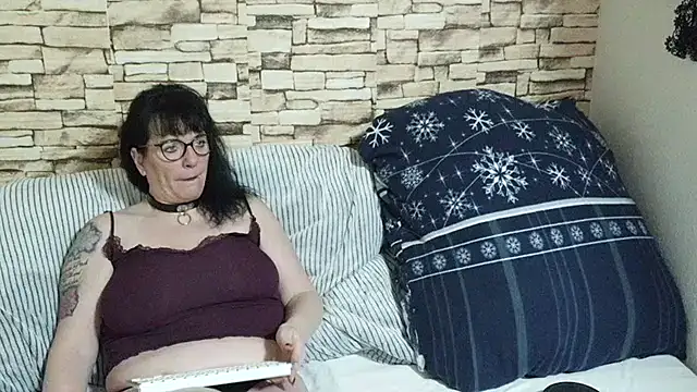 honey47 online show from February 9, 2026, 7:56 pm