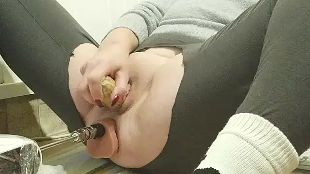 Snapshot of honey47 chatting on October 19, 2025, 6:32 pm honey47 online show from October 19, 2025, 6:32 pm