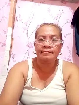 Snapshot of vickyhot1966 chatting on October 18, 2025, 4:25 am vickyhot1966 online show from October 18, 2025, 4:25 am