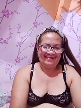 vickyhot1966 online show from April 19, 2026, 1:12 pm