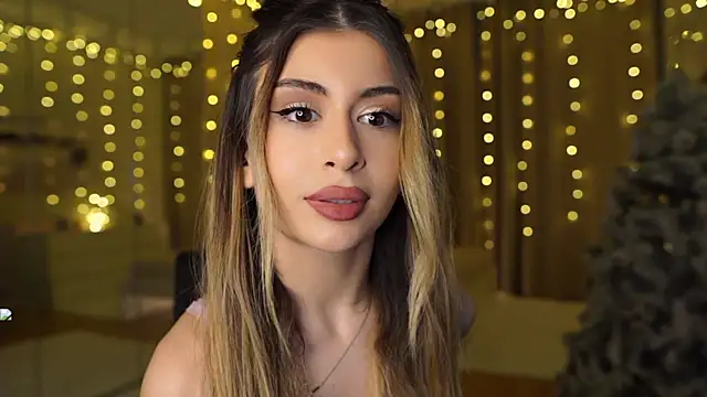 Snapshot of GeorginaHarn chatting on December 16, 2025, 2:10 pm GeorginaHarn online show from December 16, 2025, 2:10 pm