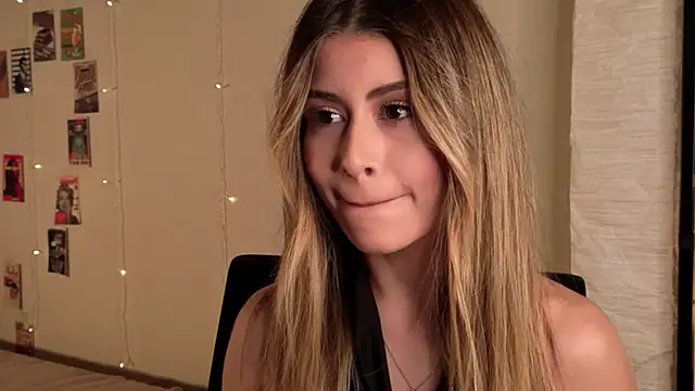 Snapshot of GeorginaHarn chatting on October 16, 2025, 8:33 am GeorginaHarn online show from October 16, 2025, 8:33 am