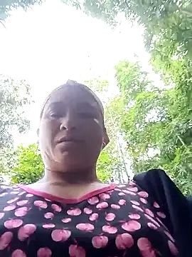 Snapshot of Love-Mama33 chatting on November 15, 2025, 12:58 am Love-Mama33 online show from November 15, 2025, 12:58 am