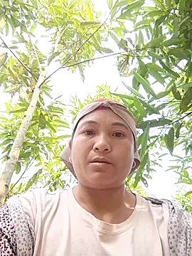 Snapshot of Love-Mama33 chatting on December 2, 2025, 2:34 am Love-Mama33 online show from December 2, 2025, 2:34 am