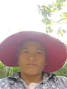 Snapshot of Love-Mama33 chatting on November 7, 2025, 4:28 am Love-Mama33 online show from November 7, 2025, 4:28 am