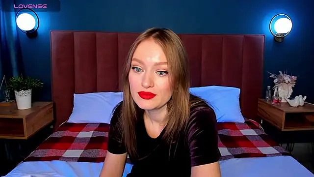 EvelynPoole online show from December 5, 2025, 1:27 am