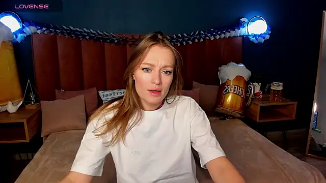 EvelynPoole online show from October 5, 2025, 1:29 am