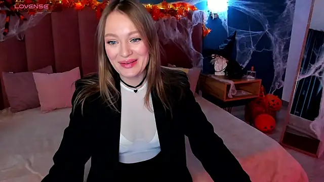 EvelynPoole online show from October 21, 2025, 1:38 am