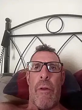 gigolobcn online show from April 13, 2026, 1:37 pm