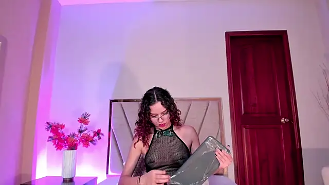 AelinDuvalier online show from November 21, 2025, 1:04 am