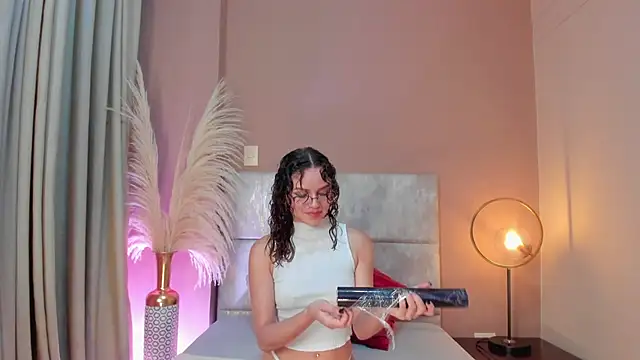 AelinDuvalier online show from October 27, 2025, 6:42 pm