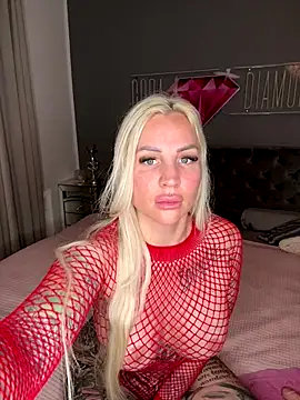 Snapshot of CoraDiamond chatting on December 4, 2025, 7:18 am CoraDiamond online show from December 4, 2025, 7:18 am