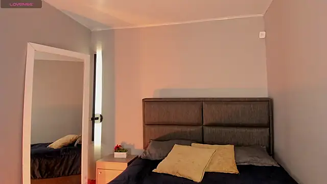 Emma  clark  online show from April 20, 2026, 12:30 pm