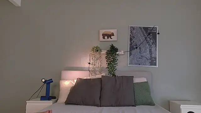 Nickifox   online show from December 22, 2025, 7:36 pm